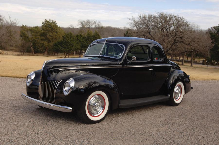  Ford DeLuxe 5-Window Coupe Custom 1939 года  (фото 1 из 11)